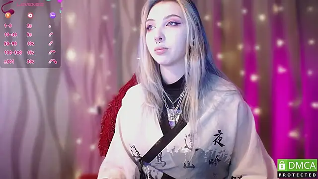 Snapshot of JustMeowGirl chatting on February 6, 3:06 am JustMeowGirl online show from February 6, 3:06 am