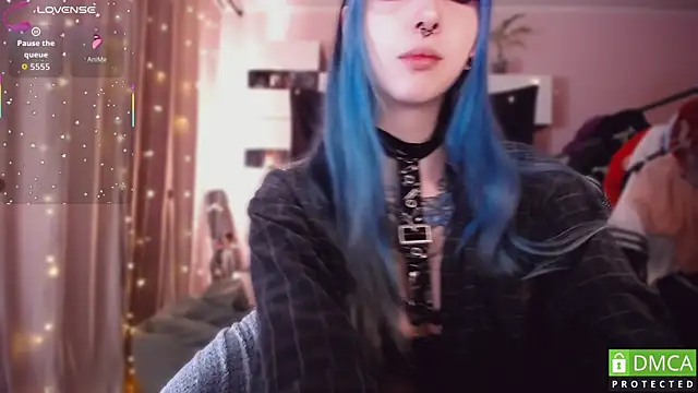 Snapshot of JustMeowGirl chatting on January 19, 5:11 am JustMeowGirl online show from January 19, 5:11 am