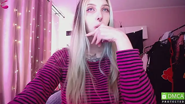 JustMeowGirl online show from May 16, 6:45 am