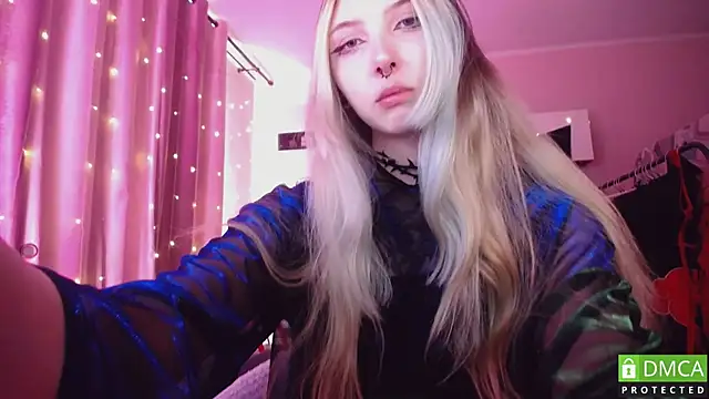 JustMeowGirl online show from May 18, 6:18 am