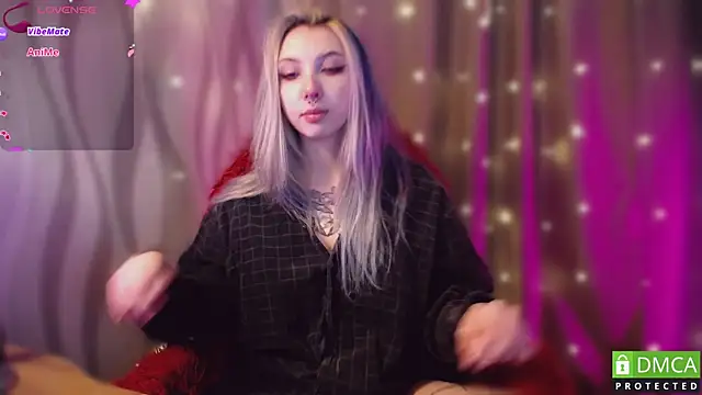 Snapshot of JustMeowGirl chatting on February 1, 6:54 am JustMeowGirl online show from February 1, 6:54 am