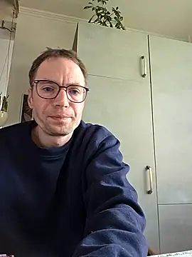 Snapshot of Schnubby1 chatting on February 27, 2:21 pm Schnubby1 online show from February 27, 2:21 pm