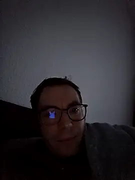 Snapshot of Schnubby1 chatting on December 18, 3:05 pm Schnubby1 online show from December 18, 3:05 pm