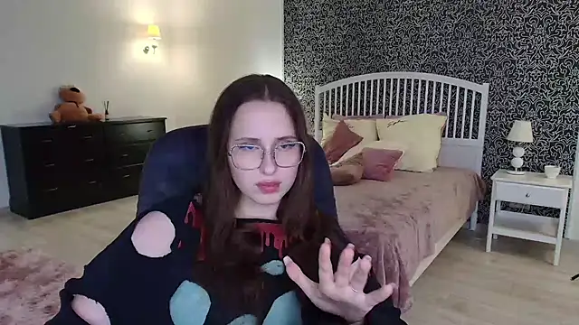 Snapshot of Barbie_Bye chatting on February 4, 7:00 pm Barbie Bye online show from February 4, 7:00 pm