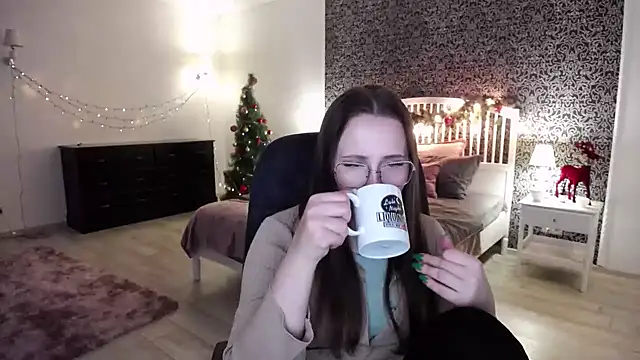 Snapshot of Barbie_Bye chatting on December 13, 10:34 pm Barbie Bye online show from December 13, 10:34 pm