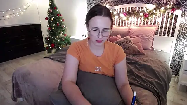 Snapshot of Barbie_Bye chatting on December 13, 2:32 am Barbie Bye online show from December 13, 2:32 am