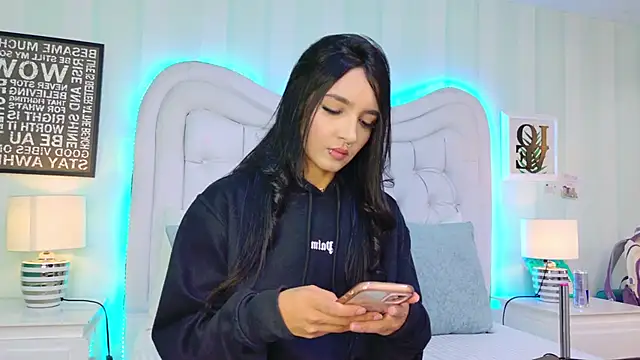 Snapshot of MiaSweeths chatting on October 9, 7:25 pm MiaSweeths online show from October 9, 7:25 pm