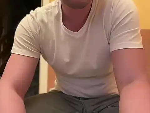 Snapshot of etat_onn chatting on October 24, 3:22 pm etat onn online show from October 24, 3:22 pm