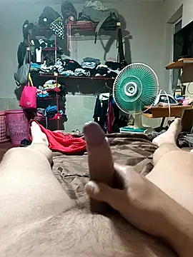 Snapshot of Aledw9 chatting on February 17, 5:49 am Aledw9 online show from February 17, 5:49 am