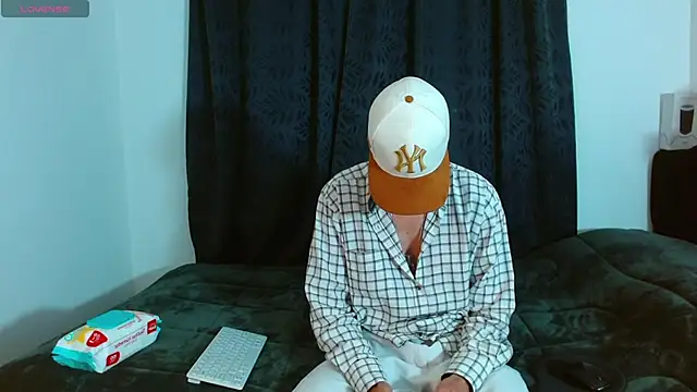 Snapshot of Bastiaan_28 chatting on December 4, 12:31 am Bastiaan 28 online show from December 4, 12:31 am