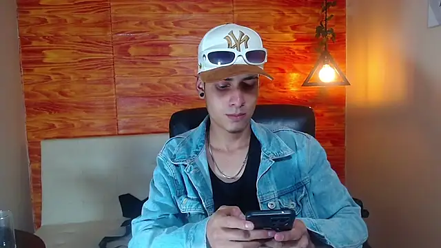 Bastiaan 28 online show from February 19, 3:06 am