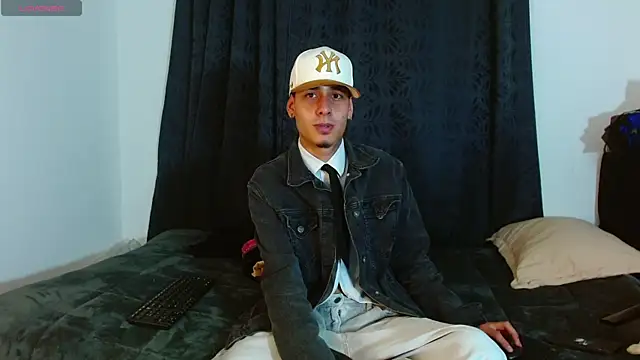 Snapshot of Bastiaan_28 chatting on November 28, 1:28 am Bastiaan 28 online show from November 28, 1:28 am