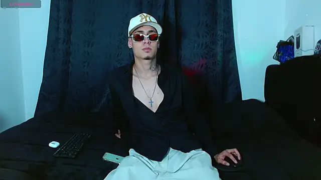 Snapshot of Bastiaan_28 chatting on November 23, 3:49 am Bastiaan 28 online show from November 23, 3:49 am