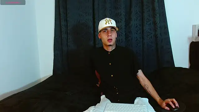 Snapshot of Bastiaan_28 chatting on December 2, 12:11 am Bastiaan 28 online show from December 2, 12:11 am