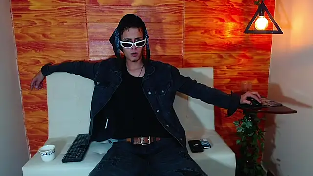Bastiaan 28 online show from March 7, 3:40 am