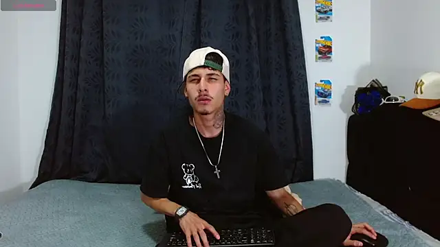 Snapshot of Bastiaan_28 chatting on November 6, 3:43 am Bastiaan 28 online show from November 6, 3:43 am