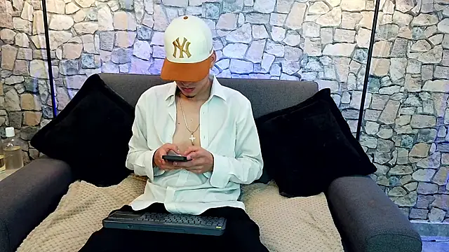 Snapshot of Bastiaan_28 chatting on November 20, 4:57 am Bastiaan 28 online show from November 20, 4:57 am