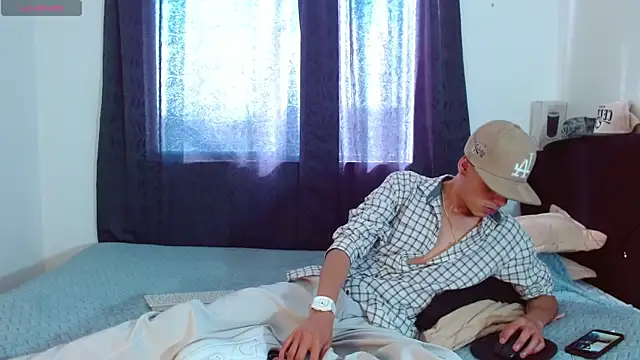 Bastiaan 28 online show from December 19, 8:00 pm