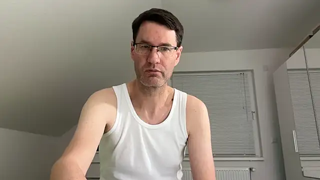 Snapshot of zxzx_cam1 chatting on February 15, 6:18 pm zxzx cam1 online show from February 15, 6:18 pm