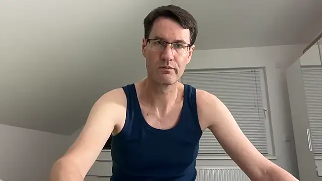 Snapshot of zxzx_cam1 chatting on March 3, 6:37 pm zxzx cam1 online show from March 3, 6:37 pm