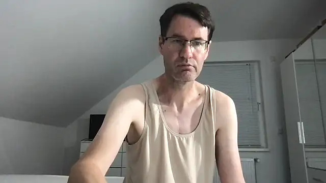 Snapshot of zxzx_cam1 chatting on September 12, 3:23 pm zxzx cam1 online show from September 12, 3:23 pm