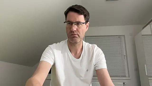 Snapshot of zxzx_cam1 chatting on March 1, 5:02 pm zxzx cam1 online show from March 1, 5:02 pm