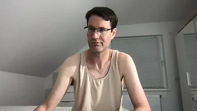 Snapshot of zxzx_cam1 chatting on September 9, 3:54 pm zxzx cam1 online show from September 9, 3:54 pm