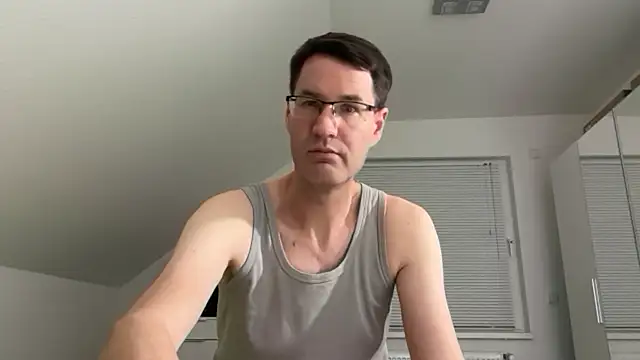 Snapshot of zxzx_cam1 chatting on February 6, 10:50 pm zxzx cam1 online show from February 6, 10:50 pm