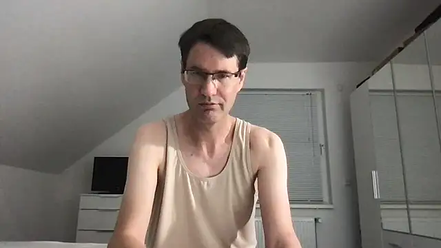 Snapshot of zxzx_cam1 chatting on September 10, 2:49 pm zxzx cam1 online show from September 10, 2:49 pm