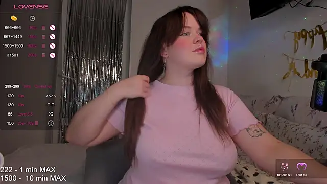 Snapshot of HANNA_MONTANAS chatting on December 18, 3:49 pm HANNA MONTANAS online show from December 18, 3:49 pm