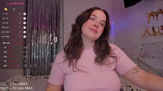 HANNA MONTANAS online show from December 4, 5:01 pm