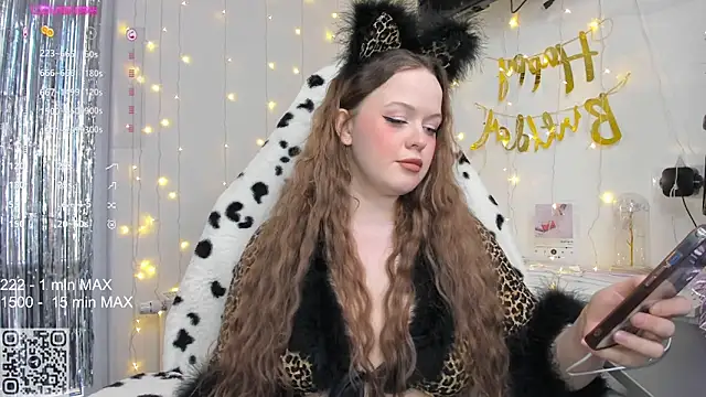 Snapshot of HANNA_MONTANAS chatting on February 7, 1:32 pm HANNA MONTANAS online show from February 7, 1:32 pm