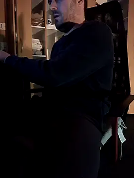 Snapshot of Dario40filip chatting on December 14, 6:57 pm Dario40filip online show from December 14, 6:57 pm