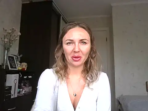 AngelinaLove28 online show from October 12, 7:32 am