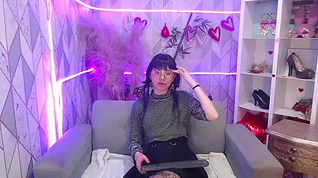 charlottemoonxz online show from October 10, 7:04 pm