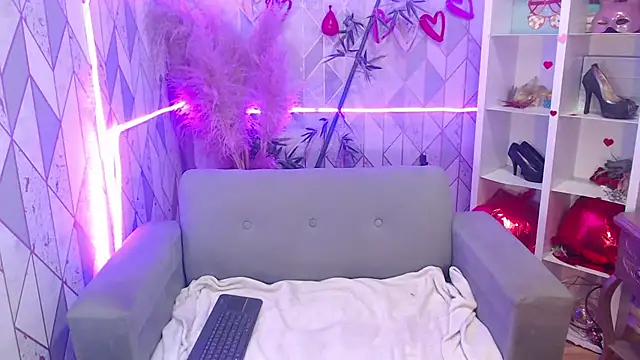 charlottemoonxz online show from October 2, 8:01 pm