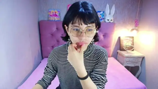 charlottemoonxz online show from April 14, 6:02 pm