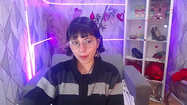 charlottemoonxz online show from October 17, 7:59 pm