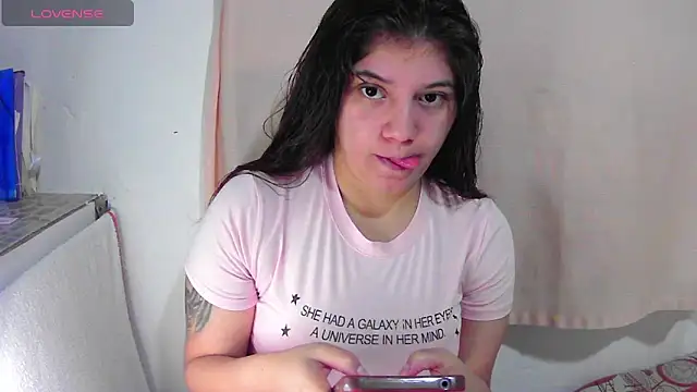 Snapshot of lynieh- chatting on December 5, 8:17 pm lynieh- online show from December 5, 8:17 pm