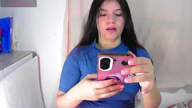 Snapshot of lynieh- chatting on December 4, 8:52 pm lynieh- online show from December 4, 8:52 pm