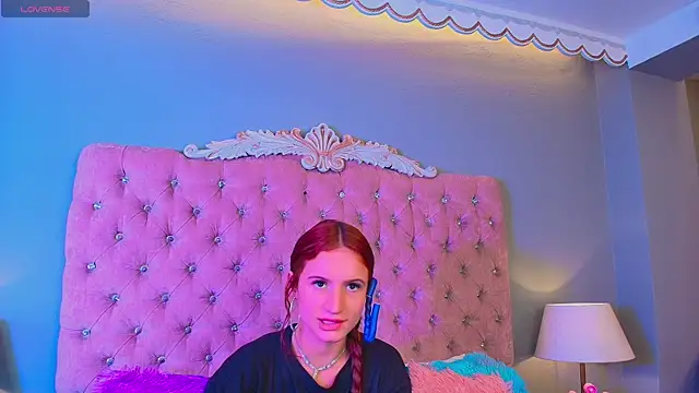 Snapshot of AdelaineBest chatting on September 16, 2:56 am AdelaineBest online show from September 16, 2:56 am