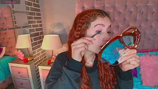 Snapshot of AdelaineBest chatting on October 8, 5:53 am AdelaineBest online show from October 8, 5:53 am