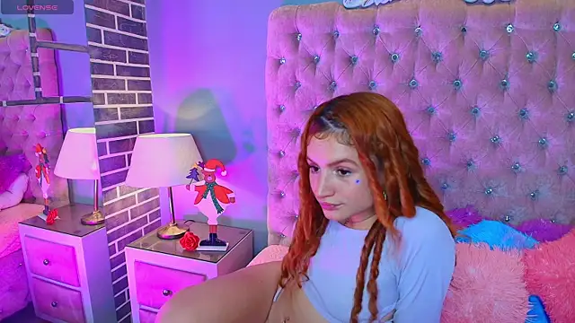 AdelaineBest online show from December 3, 10:25 am