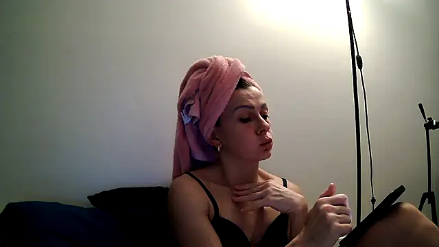 Snapshot of anechka1 chatting on December 14, 9:42 pm anechka1 online show from December 14, 9:42 pm