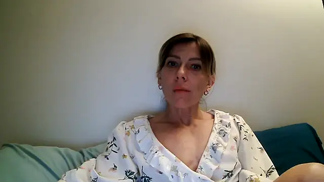 anechka1 online show from May 1, 12:37 am