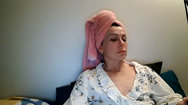 anechka1 online show from June 7, 2:39 am