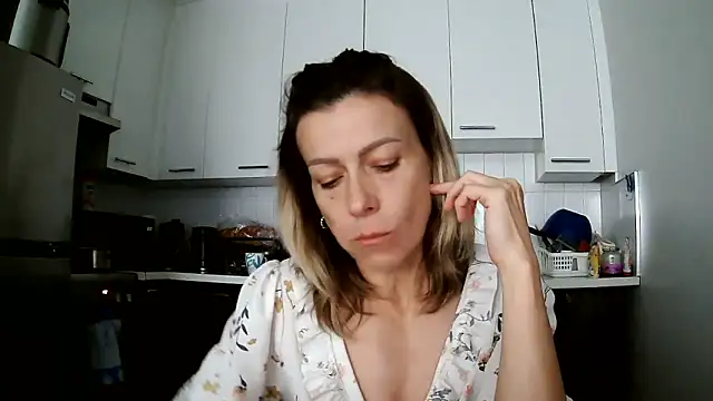 anechka1 online show from June 7, 2:44 pm