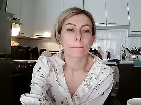 Snapshot of anechka1 chatting on December 17, 3:27 pm anechka1 online show from December 17, 3:27 pm