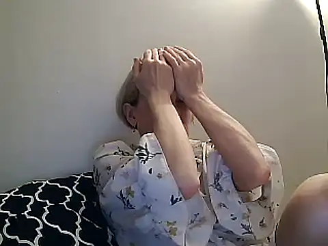 Snapshot of anechka1 chatting on February 6, 12:54 am anechka1 online show from February 6, 12:54 am