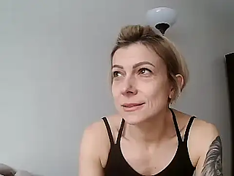 Snapshot of anechka1 chatting on January 13, 7:42 pm anechka1 online show from January 13, 7:42 pm